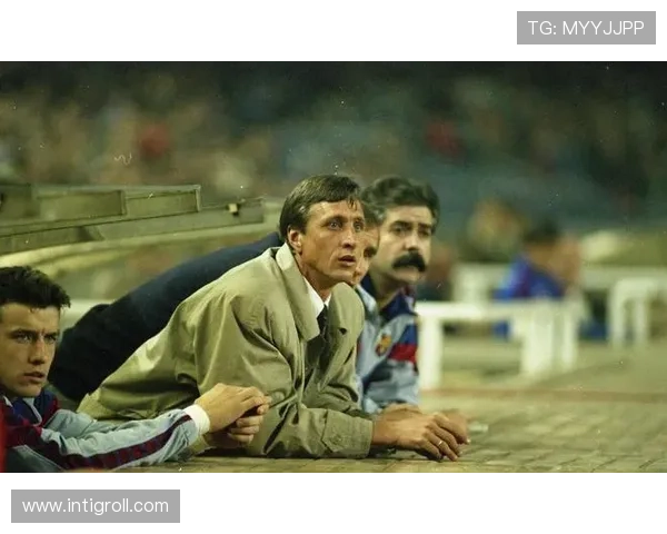 克鲁伊夫战术启示与现代足球进攻理念的重塑趋势分析