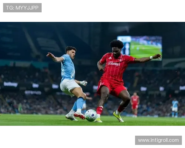 曼城防守稳定性出现波动,球队当前阶段整体表现逐步反映变化影响 曼城防守稳定性出现波动,球队当前阶段整体表现逐步反映变化影响